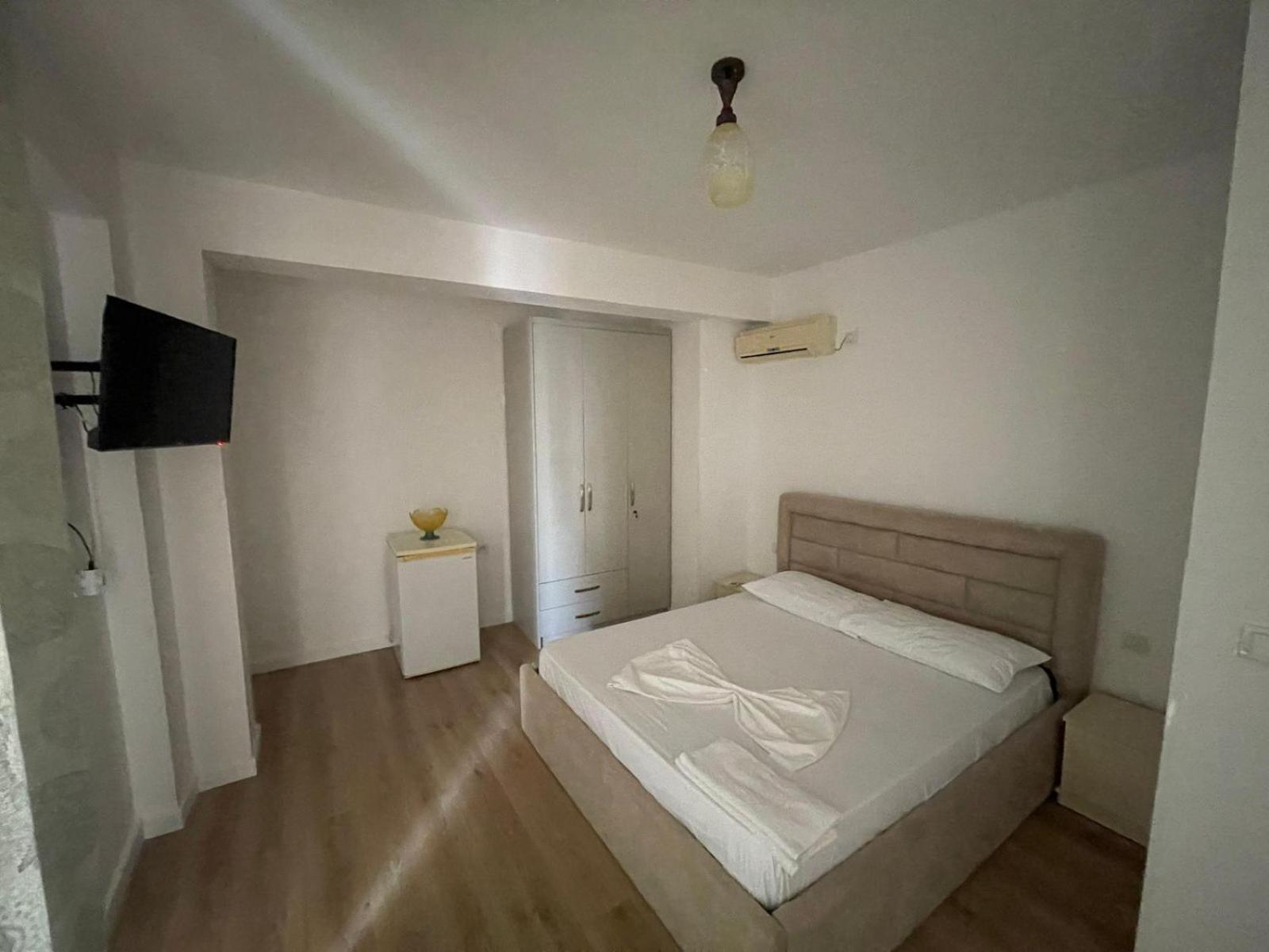 Side * Sarandë