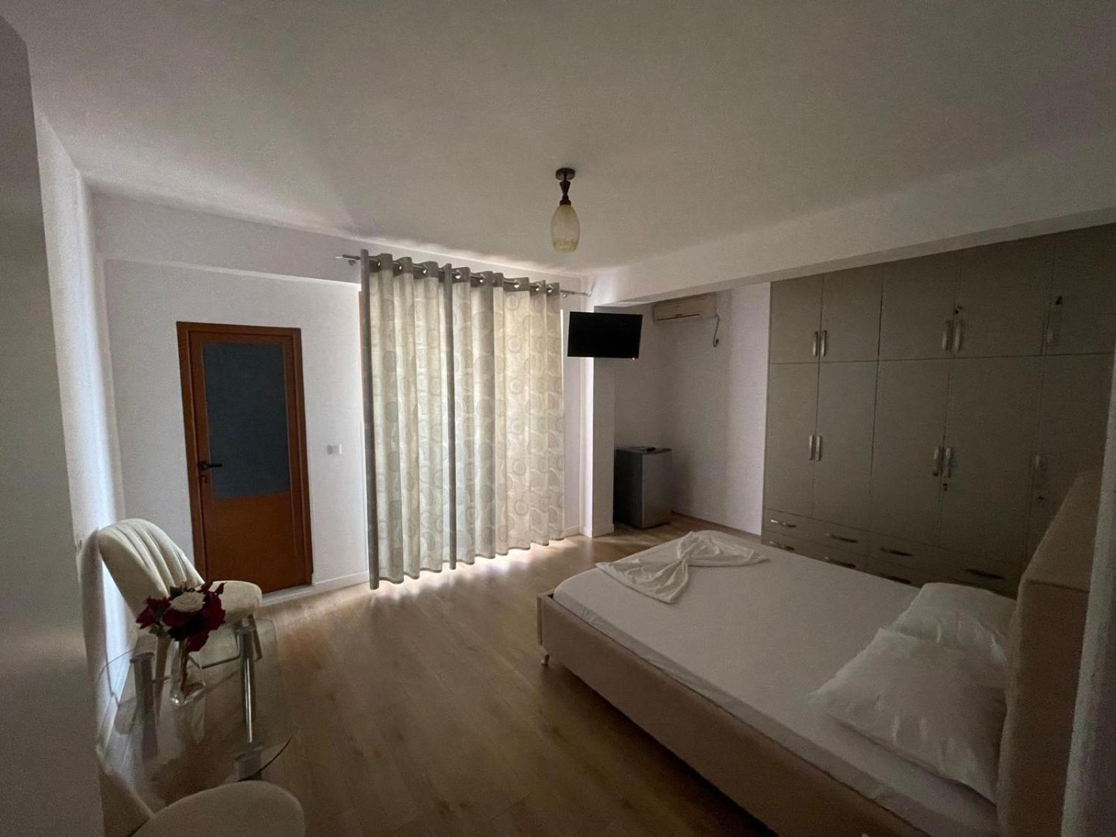 Gjestgiverier Side Sarandë